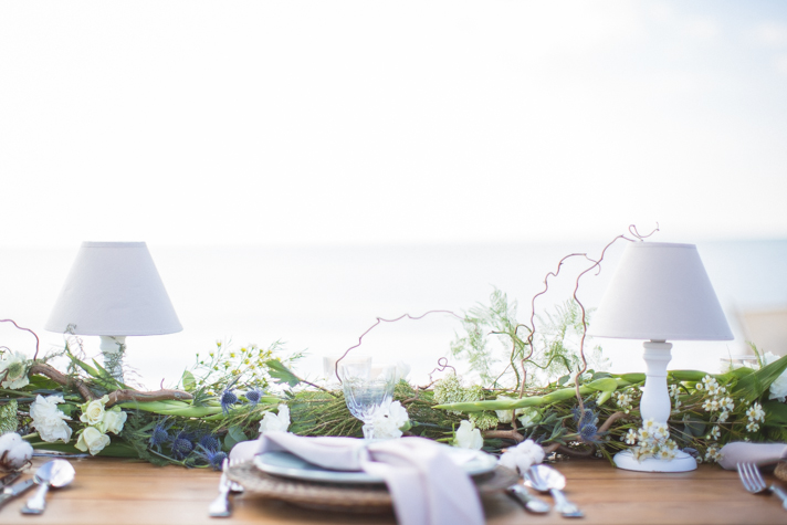 Mariage en bleu en bord de mer // Crédits - Veronique Lorre et Bubblerock D'amour et d'eau Fraîche - Mariage à la plage - Blog Mariage Madame C