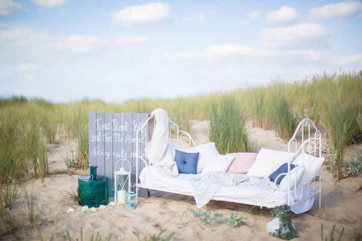 Mariage en bleu en bord de mer // Crédits - Veronique Lorre et Bubblerock D'amour et d'eau Fraîche - Mariage à la plage - Blog Mariage Madame C