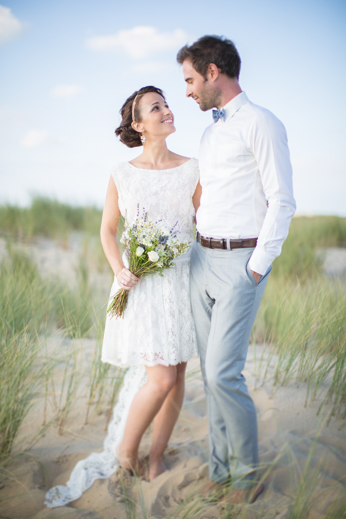 Mariage en bleu en bord de mer // Crédits - Veronique Lorre et Bubblerock D'amour et d'eau Fraîche - Mariage à la plage - Blog Mariage Madame C