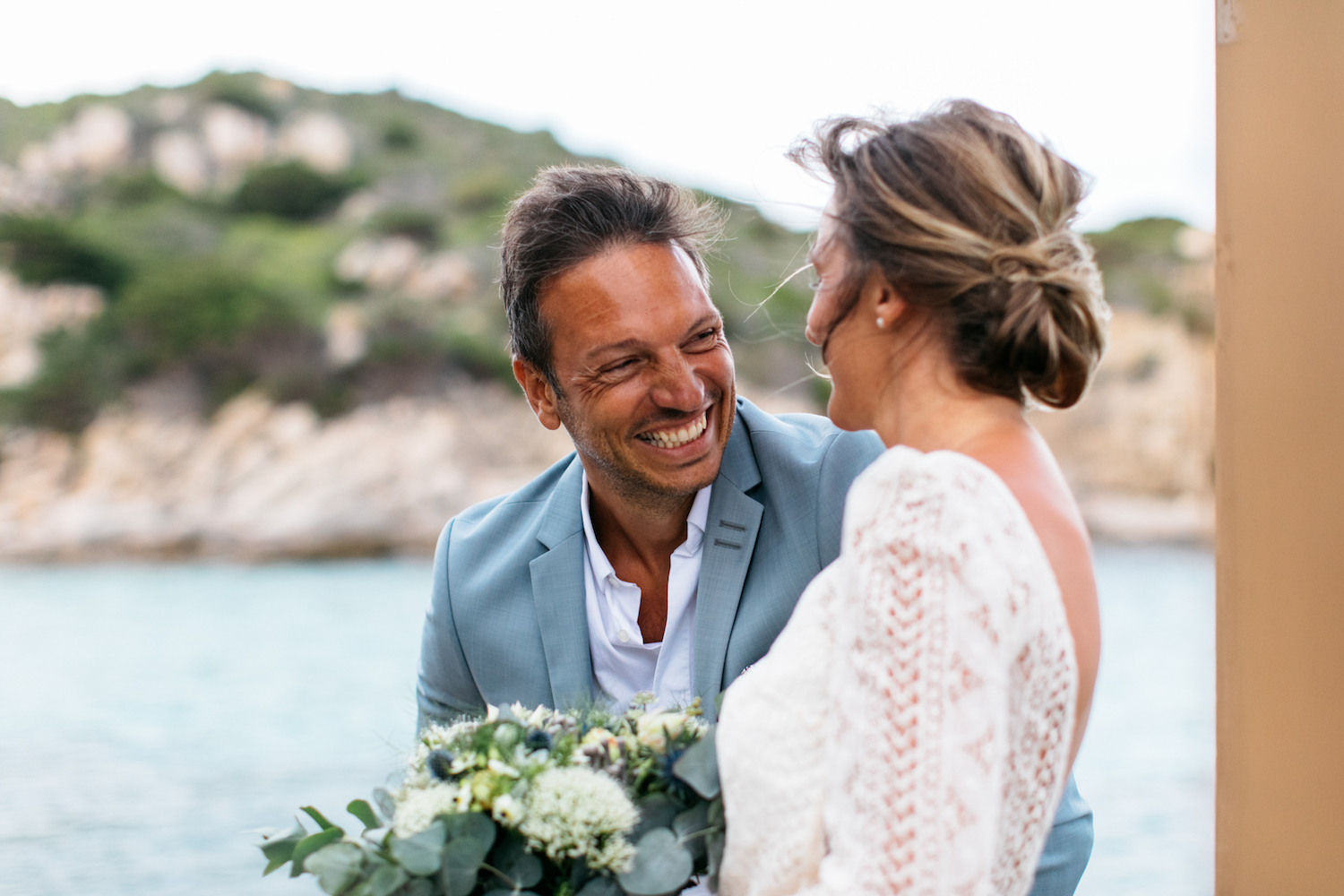 Mariage sur une crique privée en Corse - Blog Mariage Madame C bodartstudio-mariage-corse-plage-le_blog_de_madame_c-35