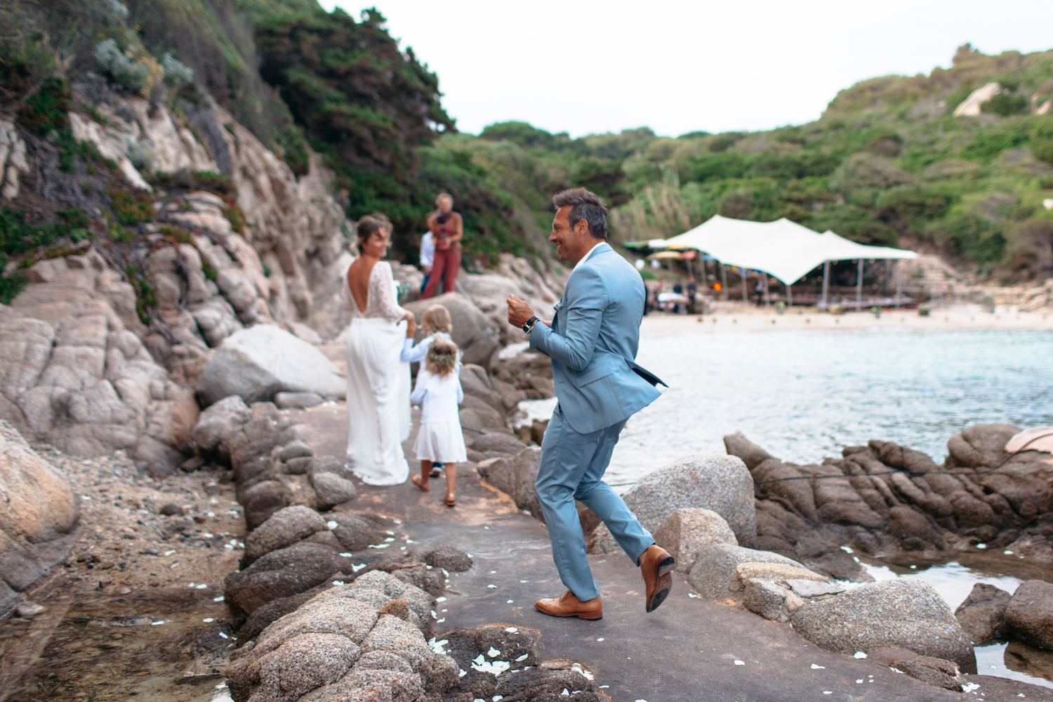 Mariage sur une crique privée en Corse - Blog Mariage Madame C bodartstudio-mariage-corse-plage-le_blog_de_madame_c-38