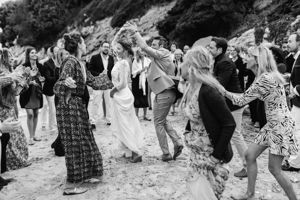 Mariage sur une crique privée en Corse - Blog Mariage Madame C Mariage sur une crique privée en Corse - Blog Mariage Madame C