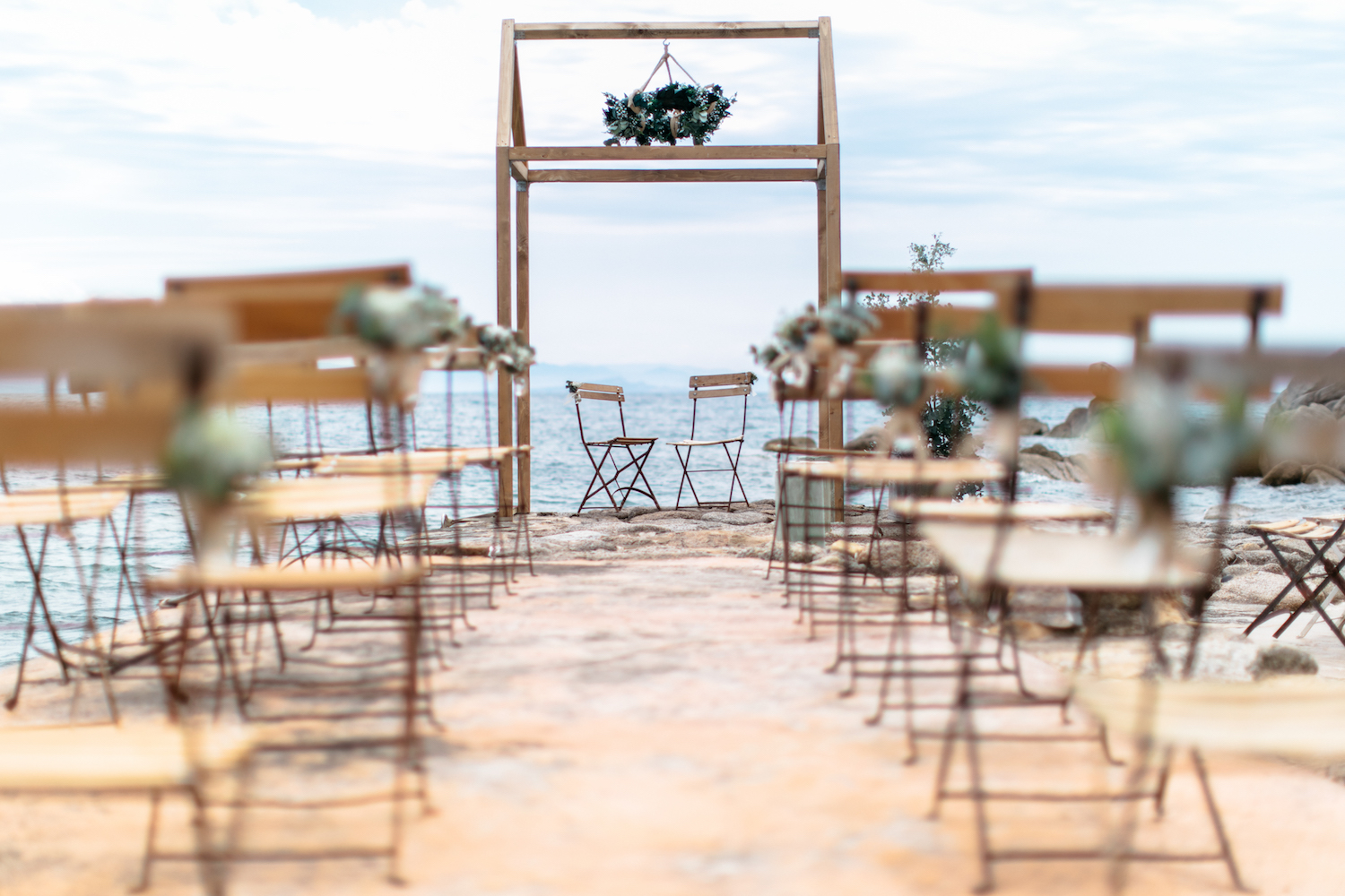 Mariage sur une crique privée en Corse - Blog Mariage Madame C bodartstudio-mariage-corse-plage-le_blog_de_madame_c-6