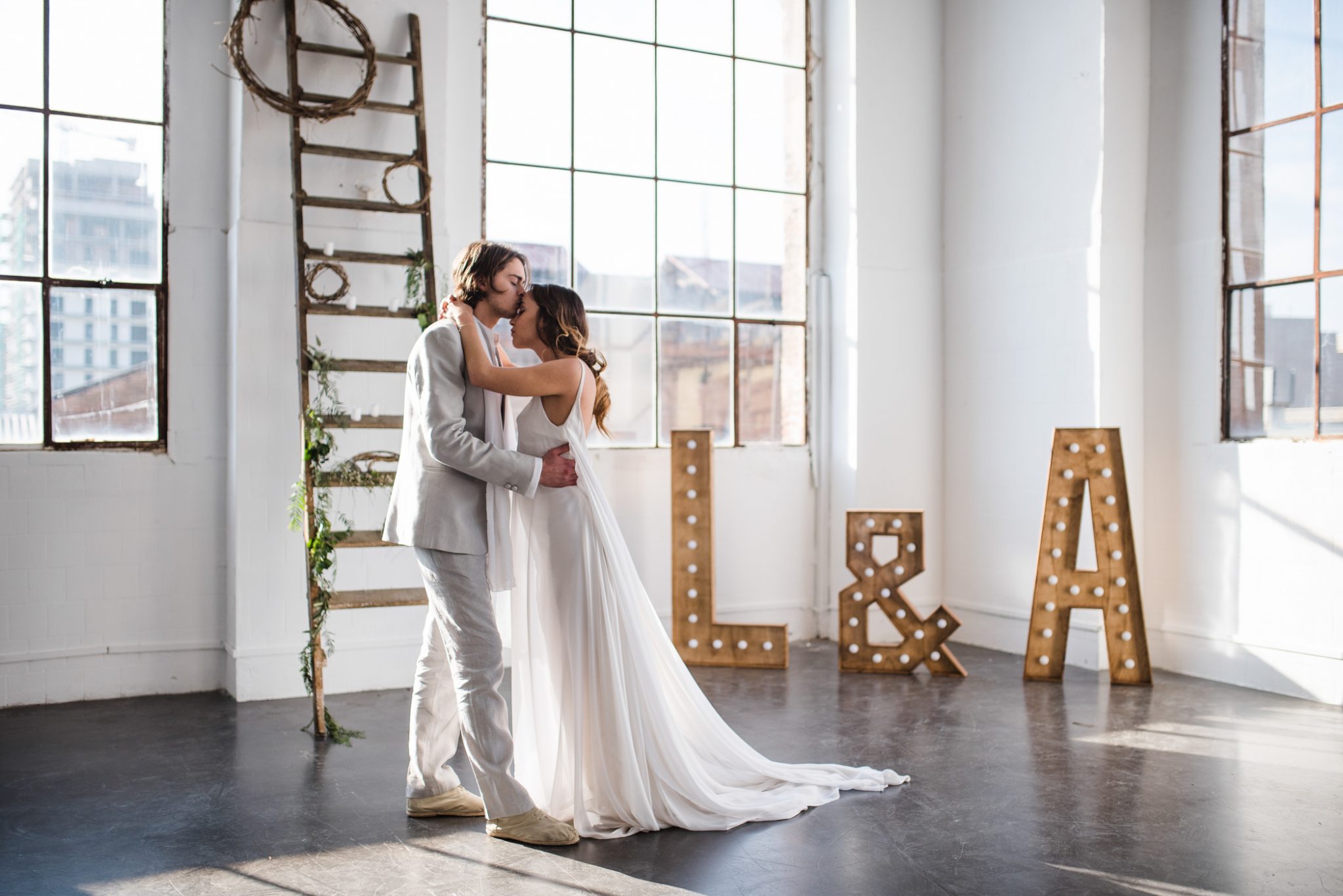 Minimalist Organic Industrial Elopement - Blog Mariage Madame C