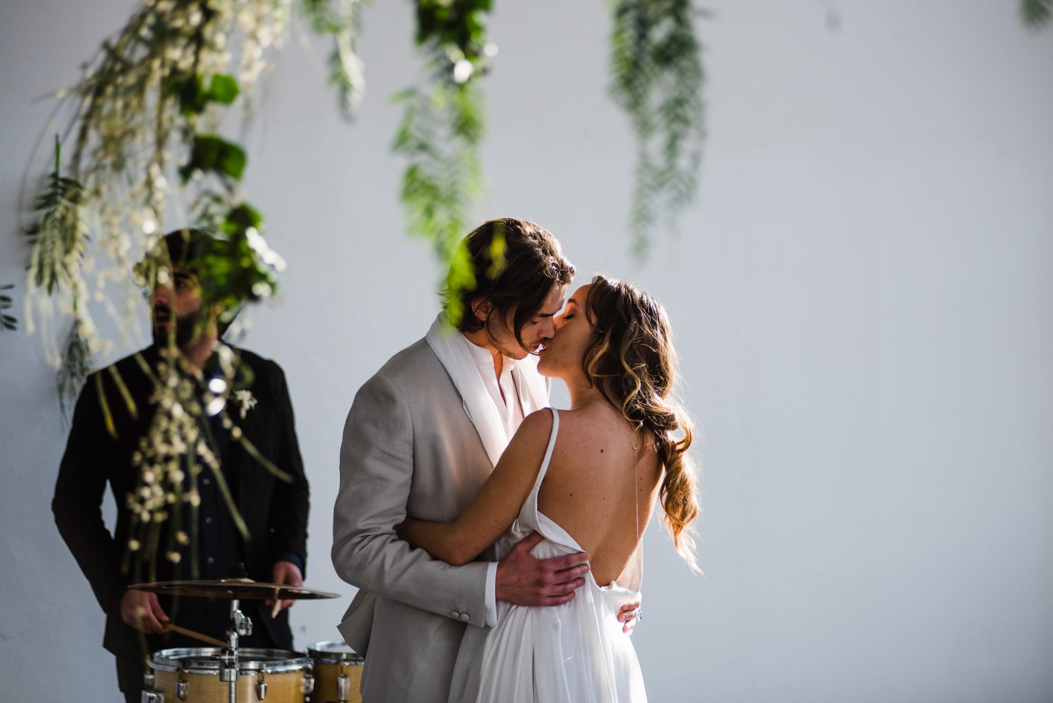 Minimalist Organic Industrial Elopement - Blog Mariage Madame C