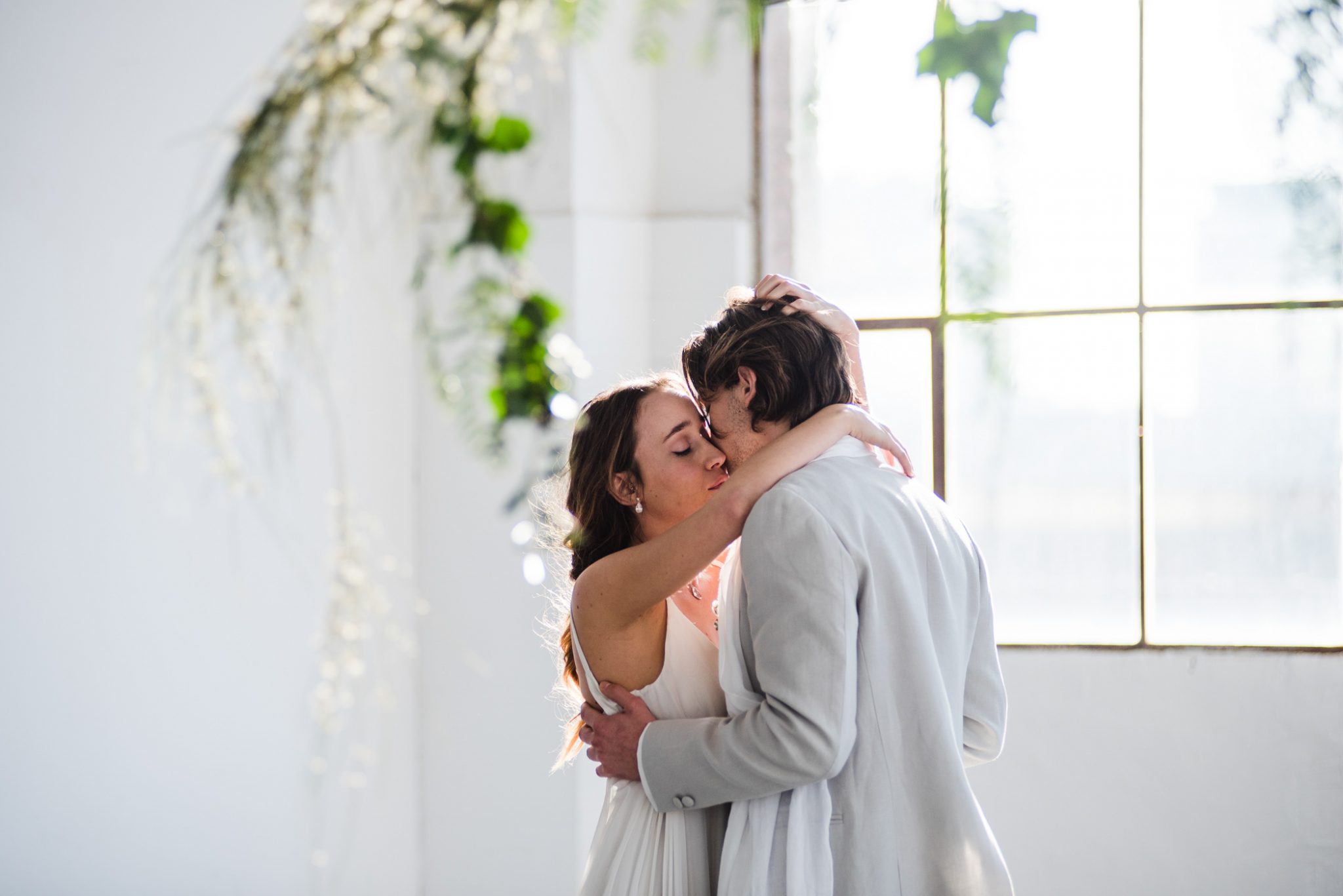 Minimalist Organic Industrial Elopement - Blog Mariage Madame C