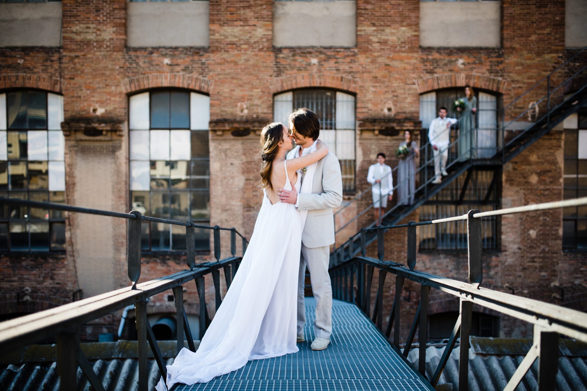Minimalist Organic Industrial Elopement - Blog Mariage Madame C