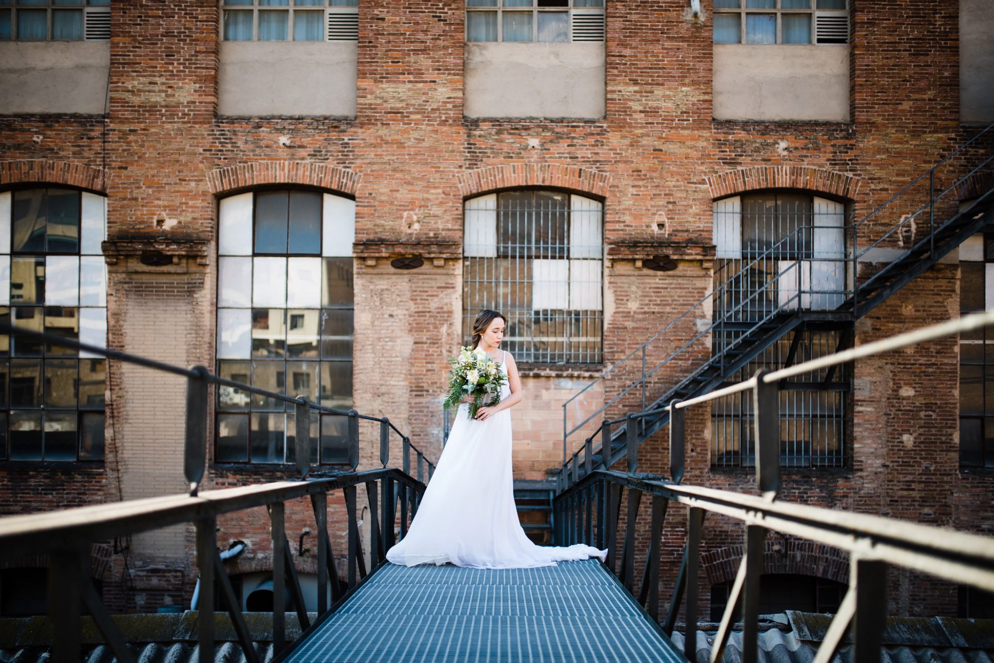 Minimalist Organic Industrial Elopement - Blog Mariage Madame C