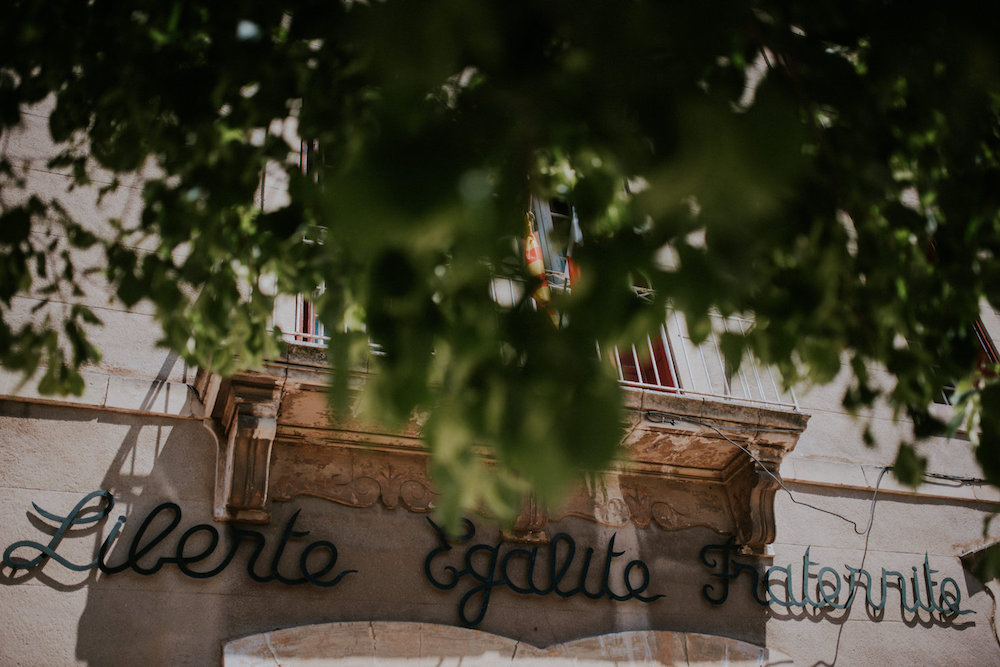 Une cérémonie civile à Grignan - Mélanie et Vincent - Blog Mariage Madame C