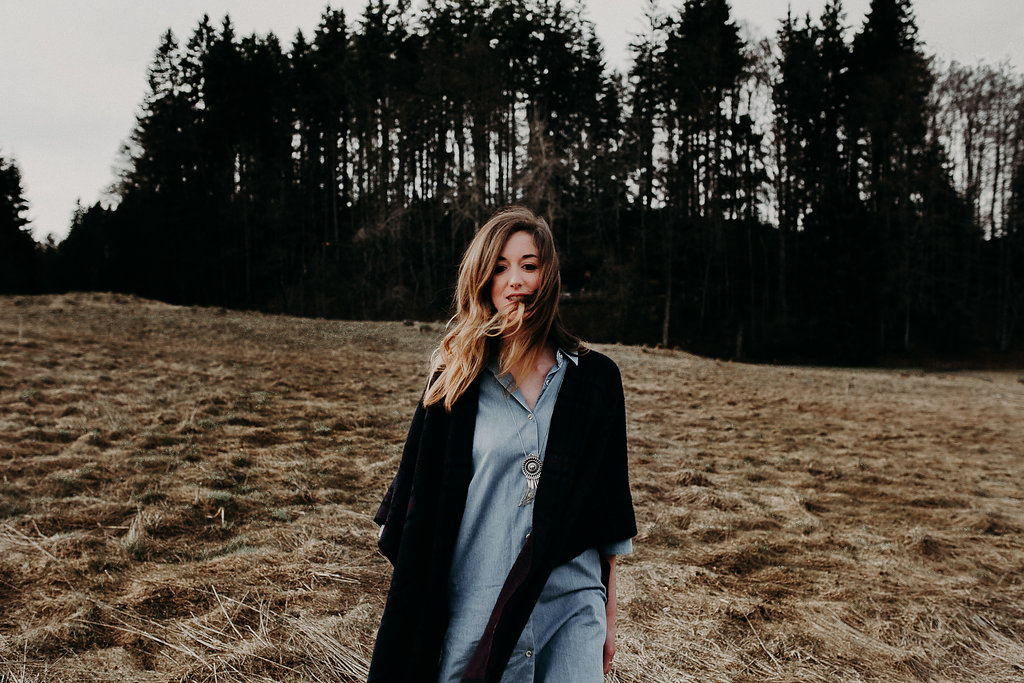 Une séance d'amoureux aux Carroz-d’Arâches - Clémence + Jean-Baptiste - Blog Mariage Madame C Une séance d'amoureux aux Carroz-d’Arâches - Clémence + Jean-Baptiste - Blog Mariage Madame C