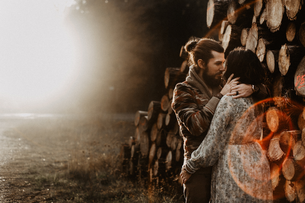 Une séance d'engagement en forêt - Jessica et Joris - Blog Mariage Madame C Une séance d'engagement en forêt - Jessica et Joris - Blog Mariage Madame C