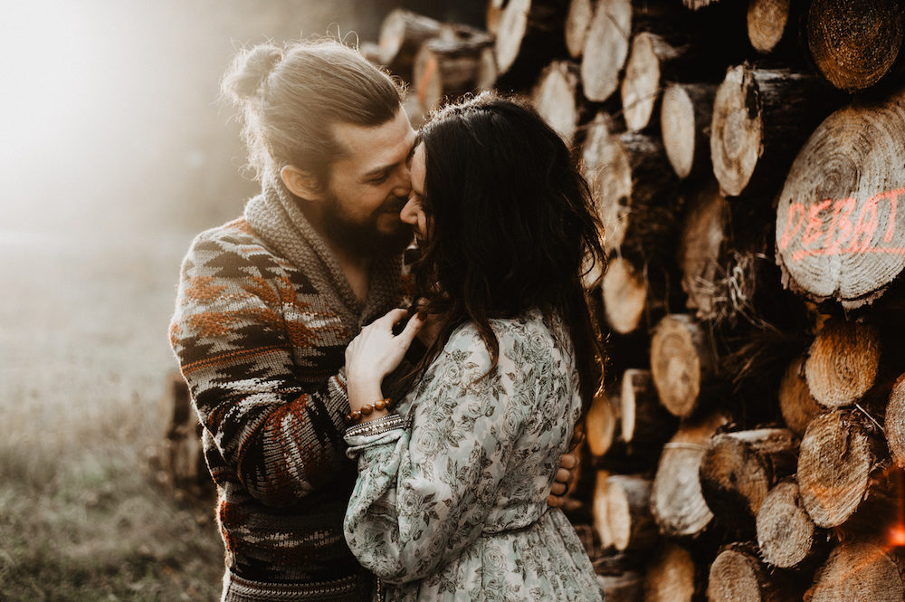 Une séance d'engagement en forêt - Jessica et Joris - Blog Mariage Madame C Une séance d'engagement en forêt - Jessica et Joris - Blog Mariage Madame C