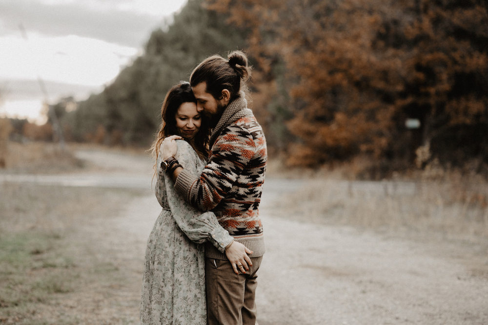Une séance d'engagement en forêt - Jessica et Joris - Blog Mariage Madame C Une séance d'engagement en forêt - Jessica et Joris - Blog Mariage Madame C