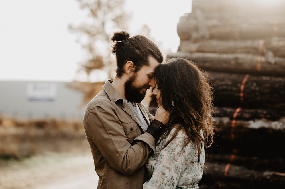 Une séance d'engagement en forêt - Jessica et Joris - Blog Mariage Madame C Une séance d'engagement en forêt - Jessica et Joris - Blog Mariage Madame C