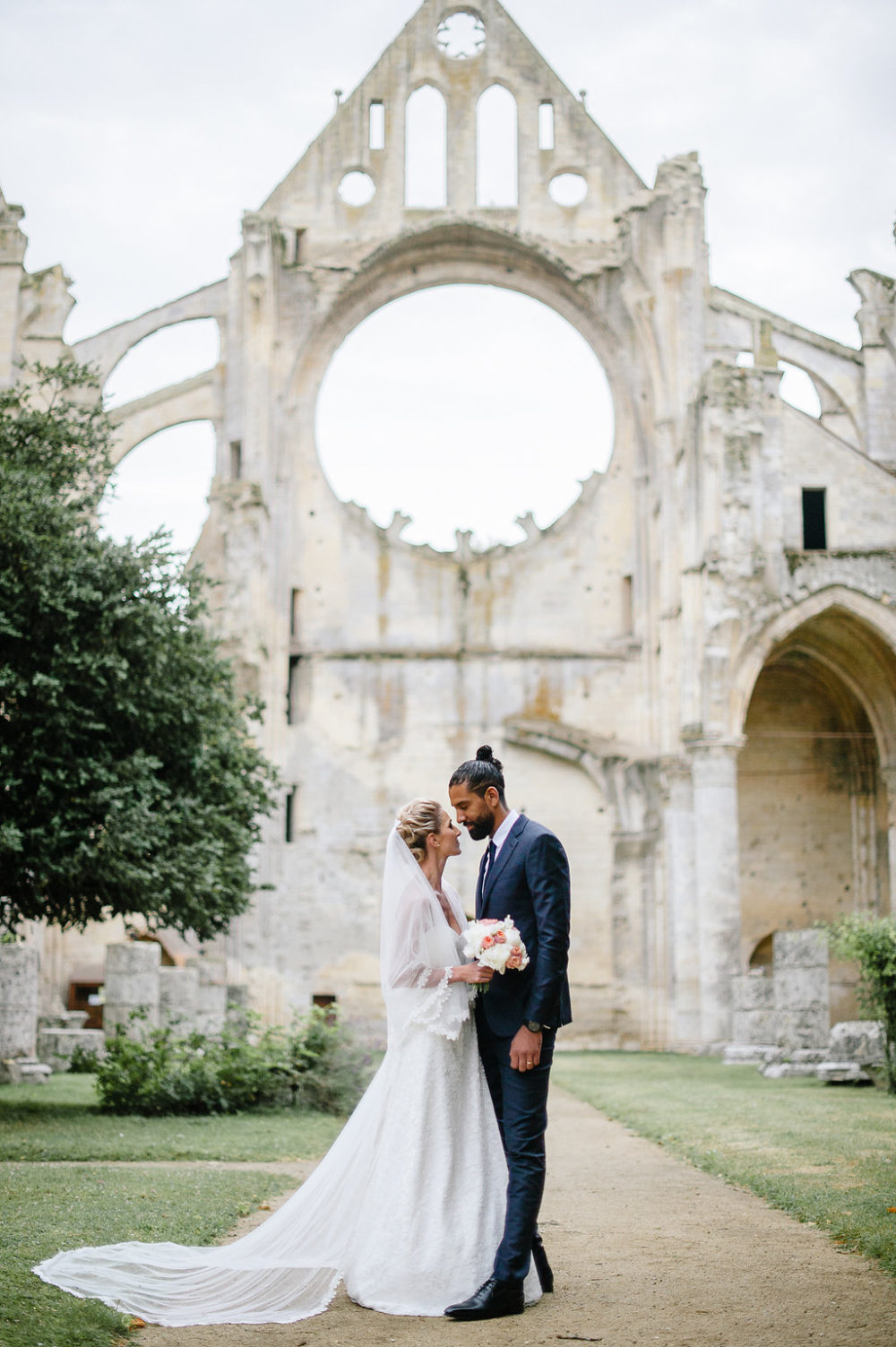 Un mariage dans l'Aisne à l'Abbaye de Longpont - Laura + Damien - Blog Mariage Madame C Un mariage dans l'Aisne à l'Abbaye de Longpont - Laura + Damien - Blog Mariage Madame C