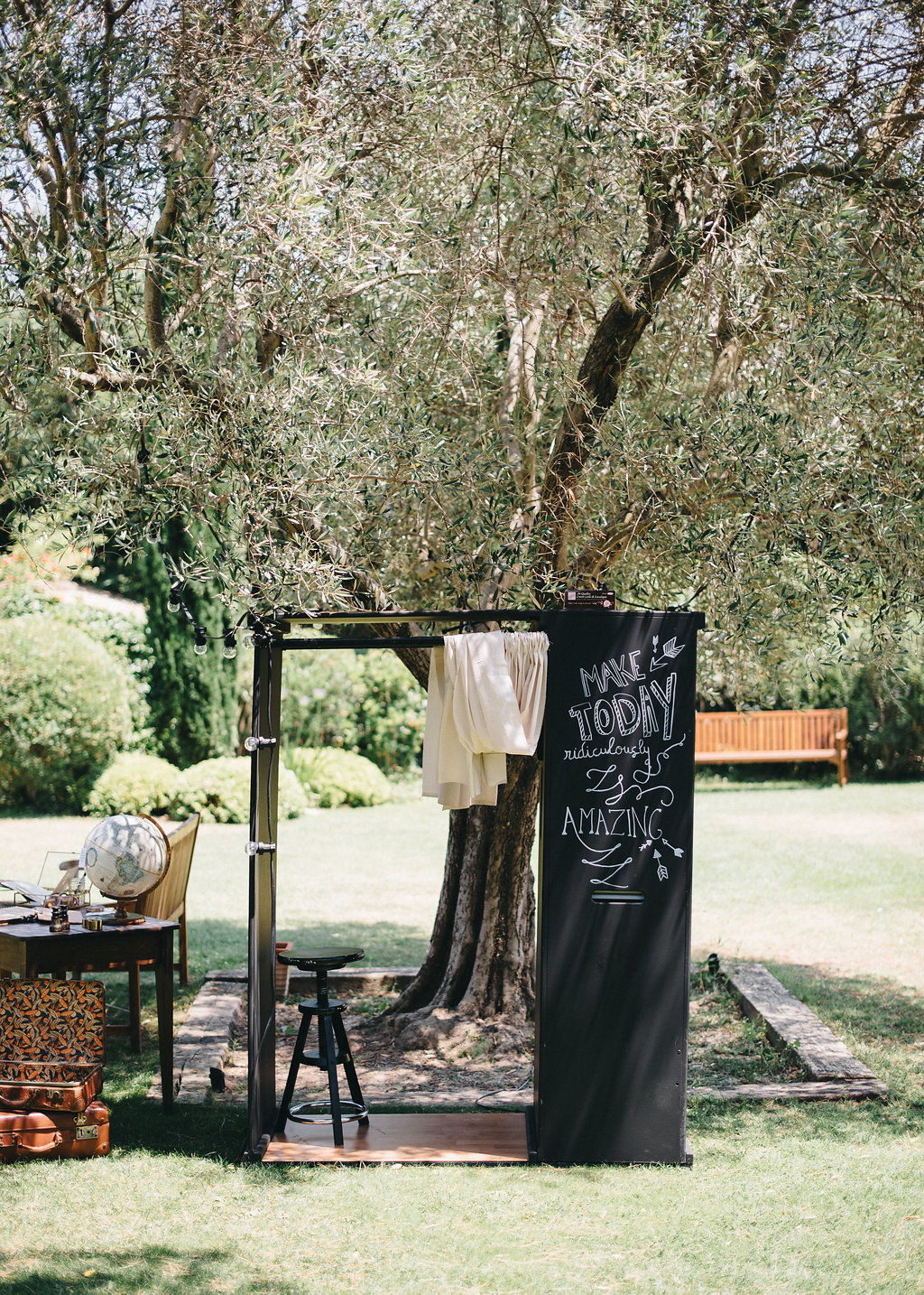 Mariage de Provence à la Tour Vaucros - Ambre + David - Blog Mariage Madame C