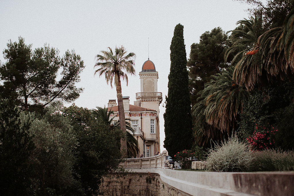 Mariage romantique au Château Saint Georges à Grasse - Sarah + Ross - Blog Mariage Madame C