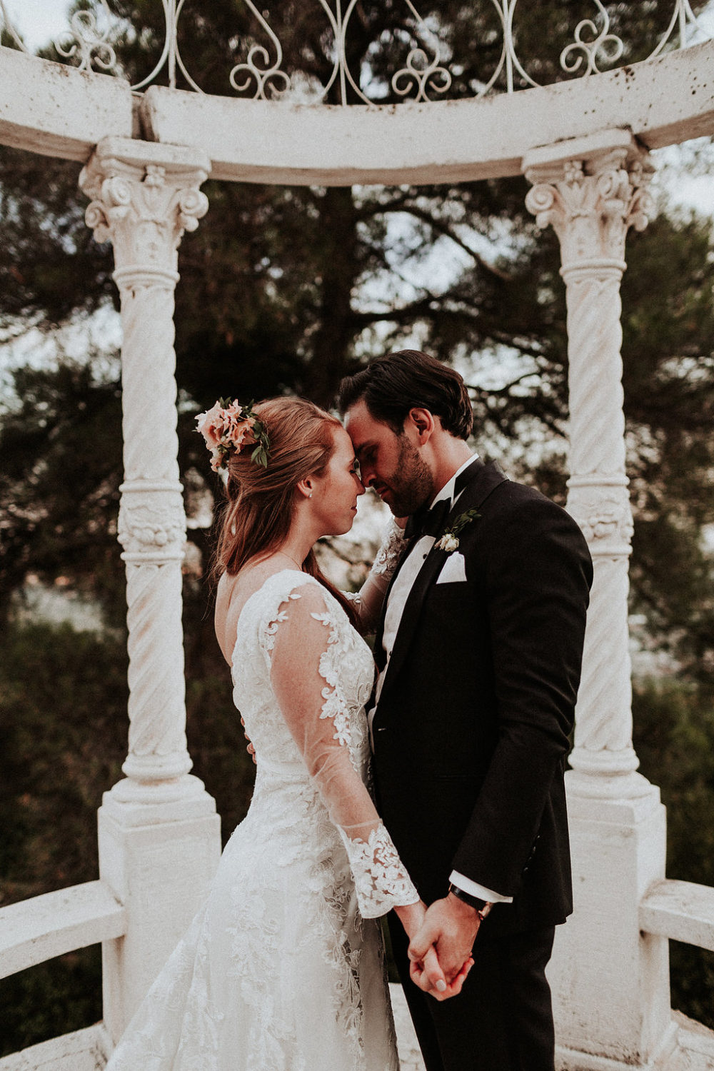 Mariage romantique au Château Saint Georges à Grasse - Sarah + Ross - Blog Mariage Madame C