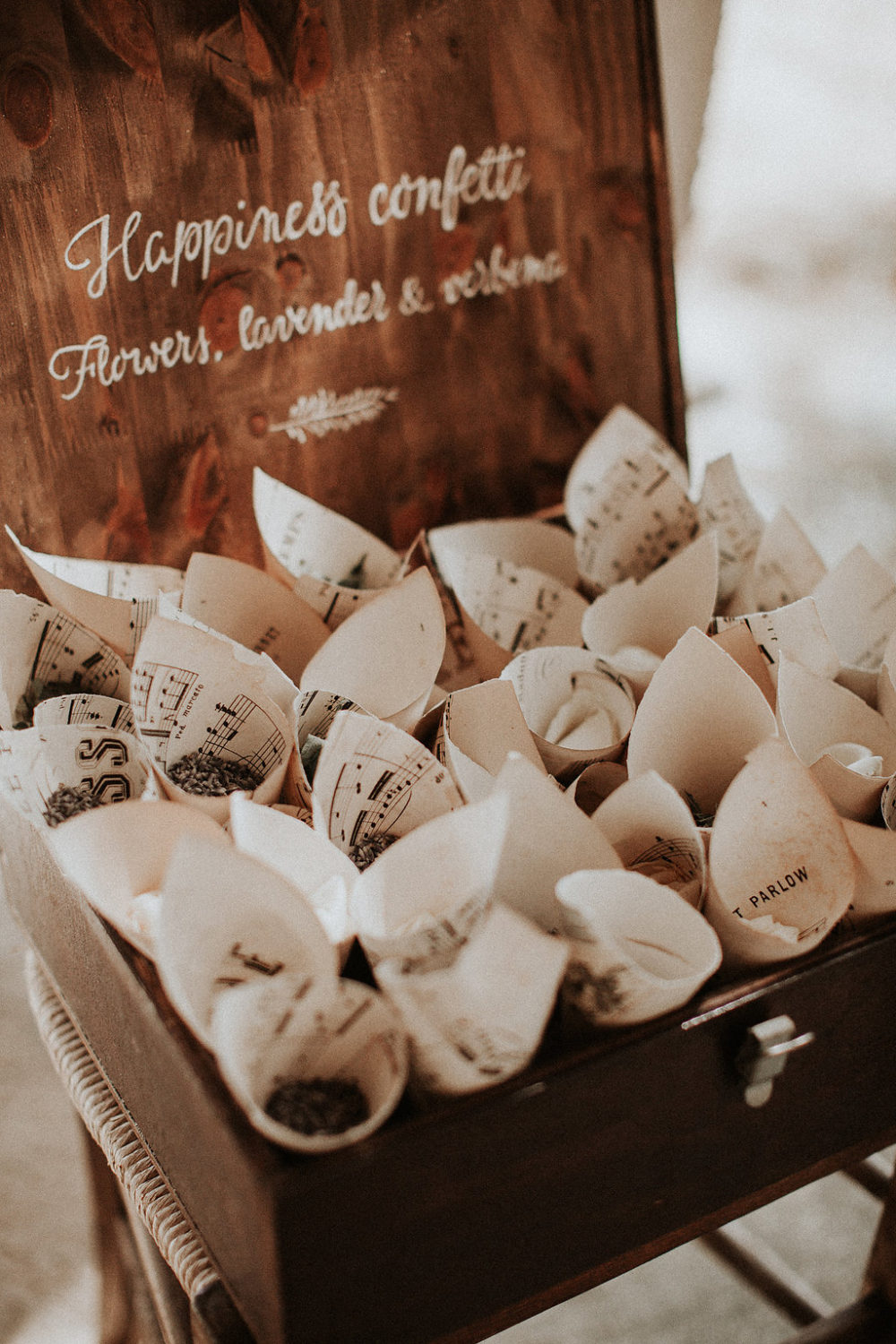 Mariage romantique au Château Saint Georges à Grasse - Sarah + Ross - Blog Mariage Madame C