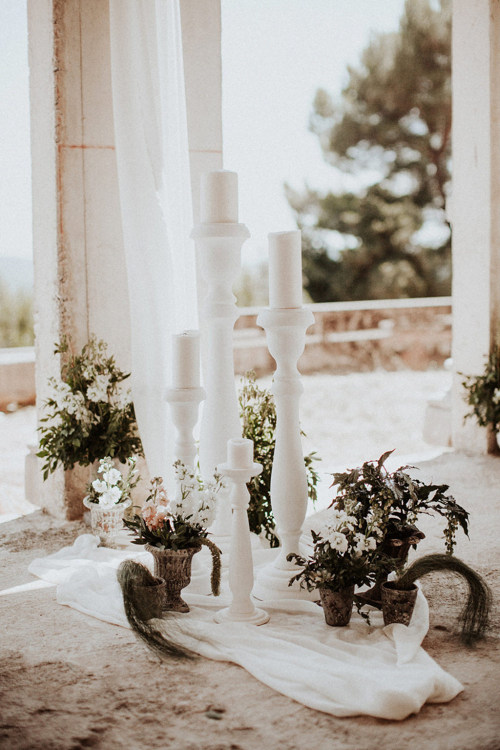 Mariage romantique au Château Saint Georges à Grasse - Sarah + Ross - Blog Mariage Madame C