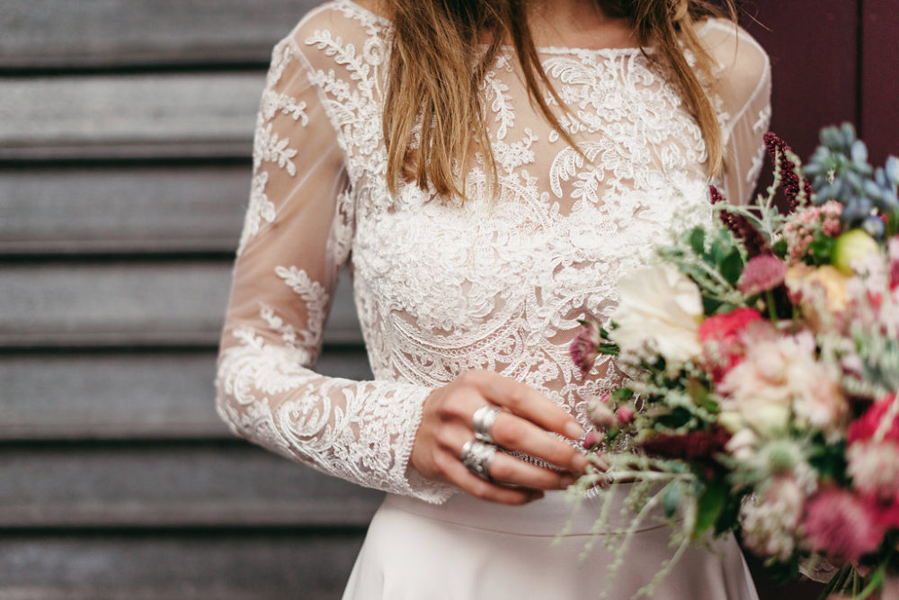Bride in the street - Blog Mariage Madame C