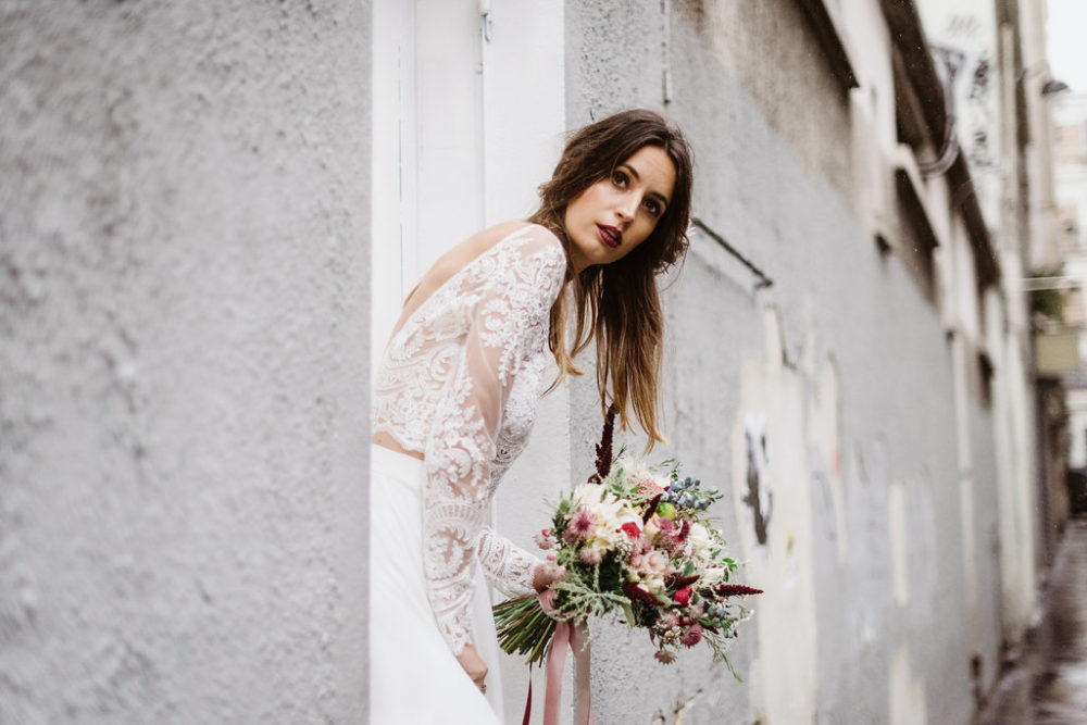 Bride in the street - Blog Mariage Madame C