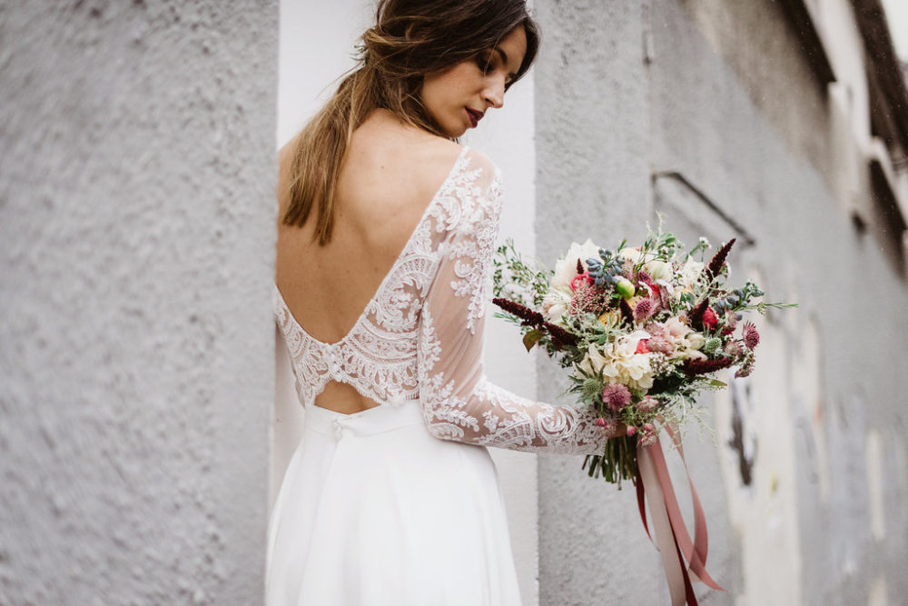 Bride in the street - Blog Mariage Madame C