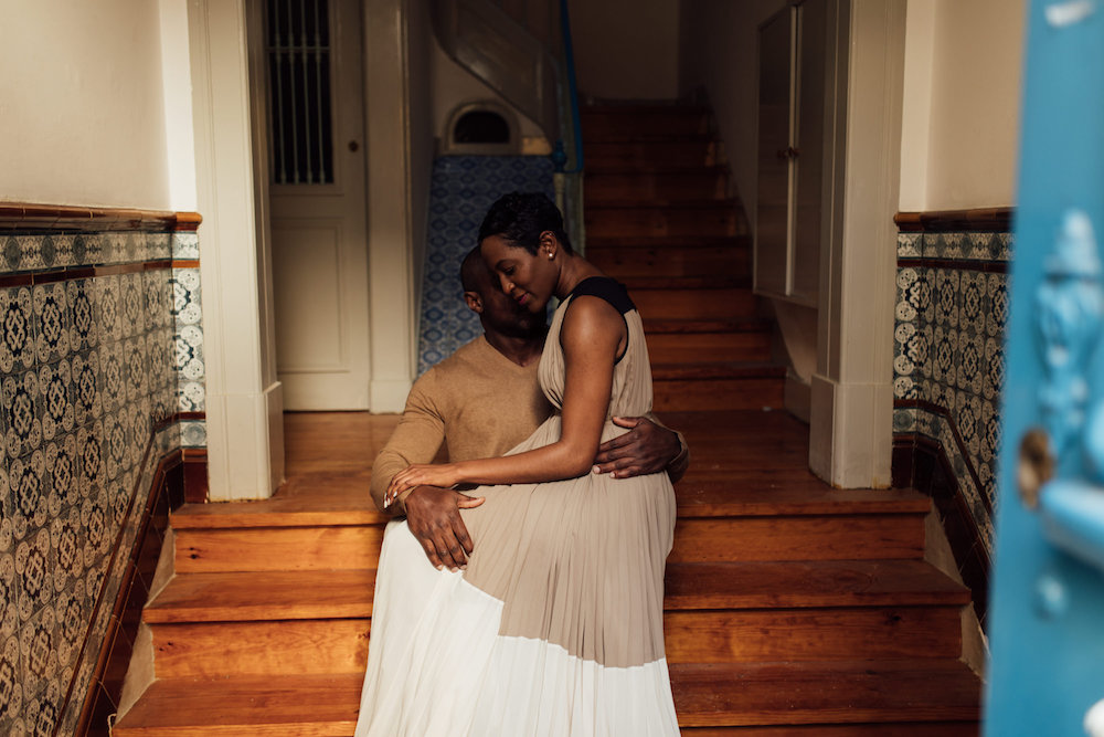 Une séance engagement à Lisbonne - Titilayo + Emmanuel - Blog Mariage Madame C Séance de coupe à Lisbonne // Crédits - Alex Tome