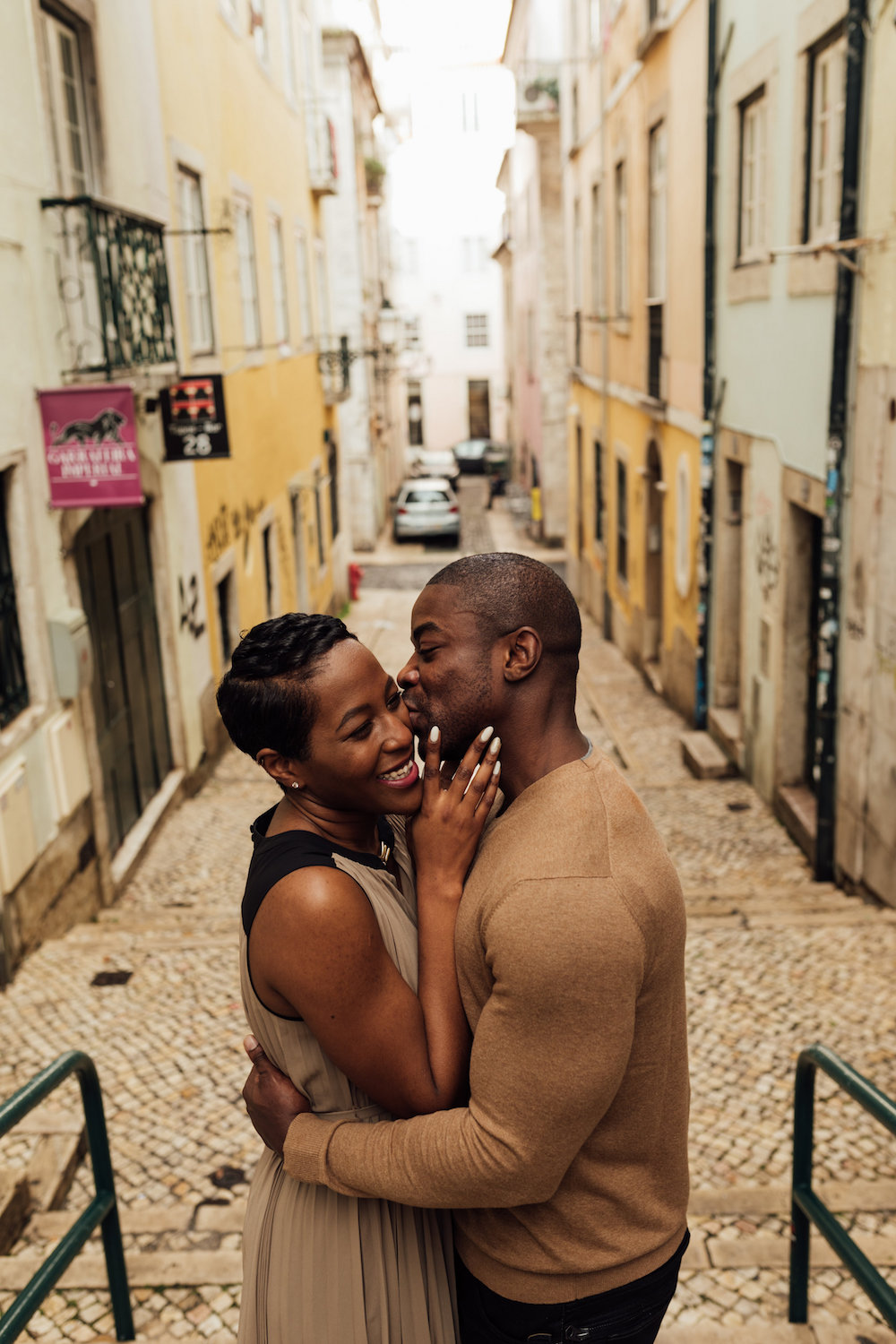 Une séance engagement à Lisbonne - Titilayo + Emmanuel - Blog Mariage Madame C Une séance engagement à Lisbonne - Titilayo + Emmanuel - Blog Mariage Madame C