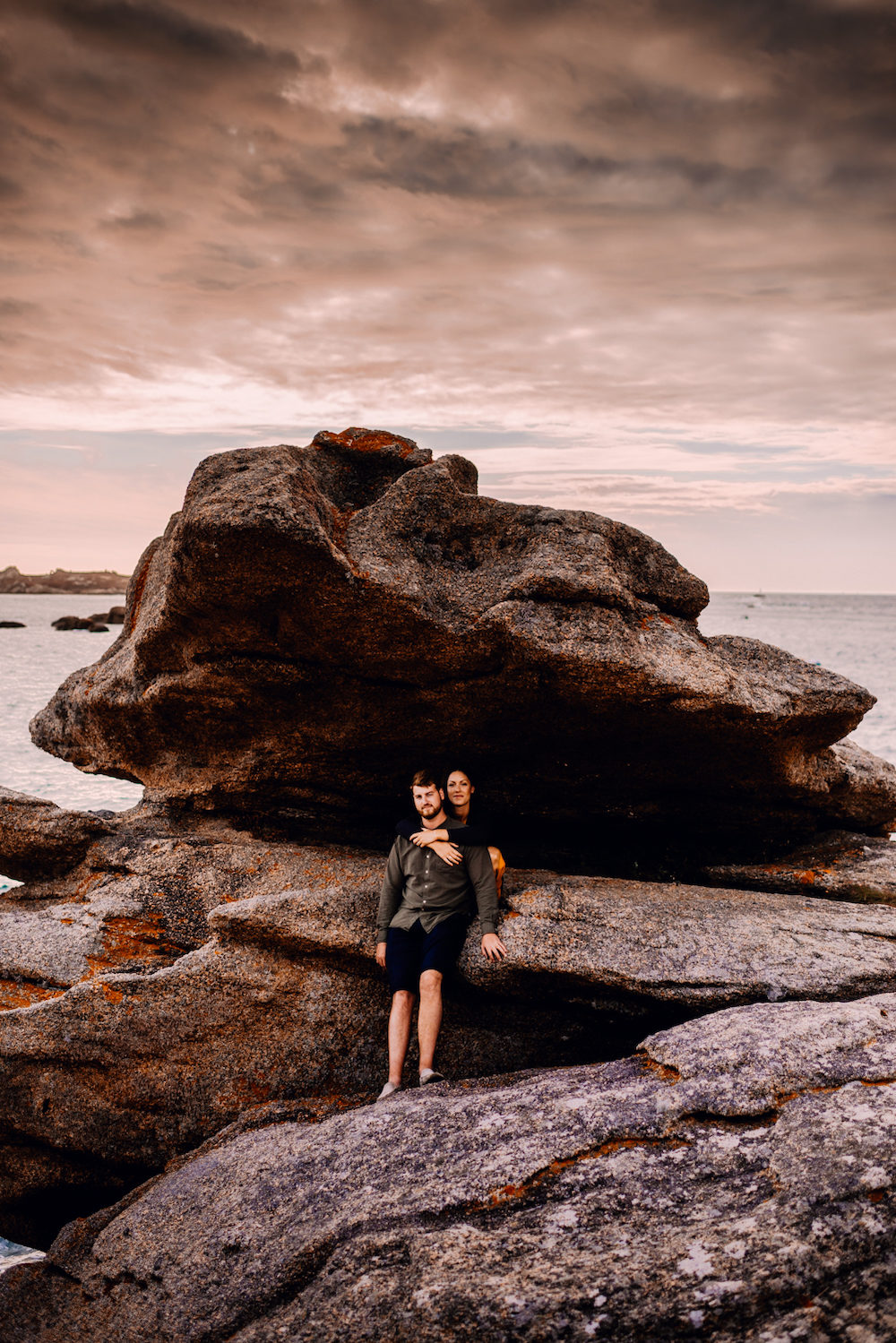 Rendez-vous sur la Côte de granit rose à Trégastel - Camille + Arthur - Blog Mariage Madame C