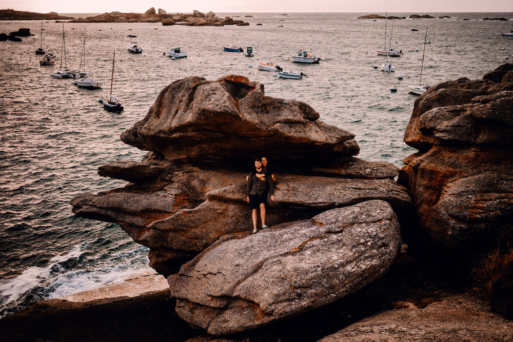 Rendez-vous sur la Côte de granit rose à Trégastel - Camille + Arthur - Blog Mariage Madame C