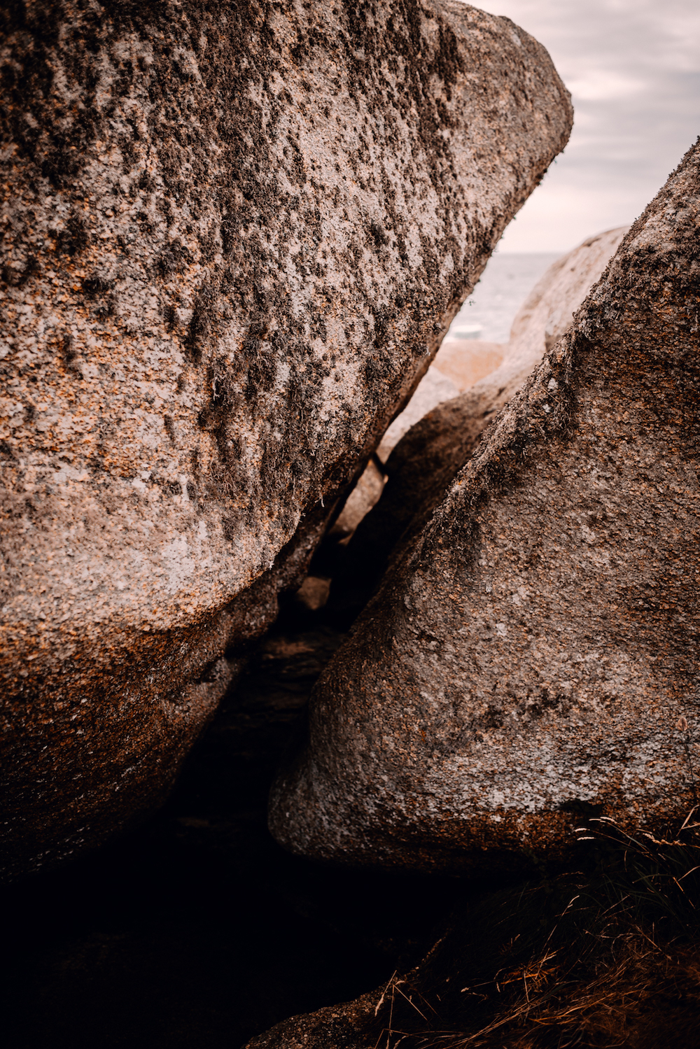 Rendez-vous sur la Côte de granit rose à Trégastel - Camille + Arthur - Blog Mariage Madame C
