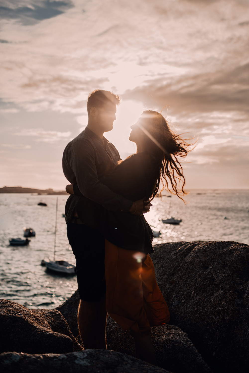 Rendez-vous sur la Côte de granit rose à Trégastel - Camille + Arthur - Blog Mariage Madame C