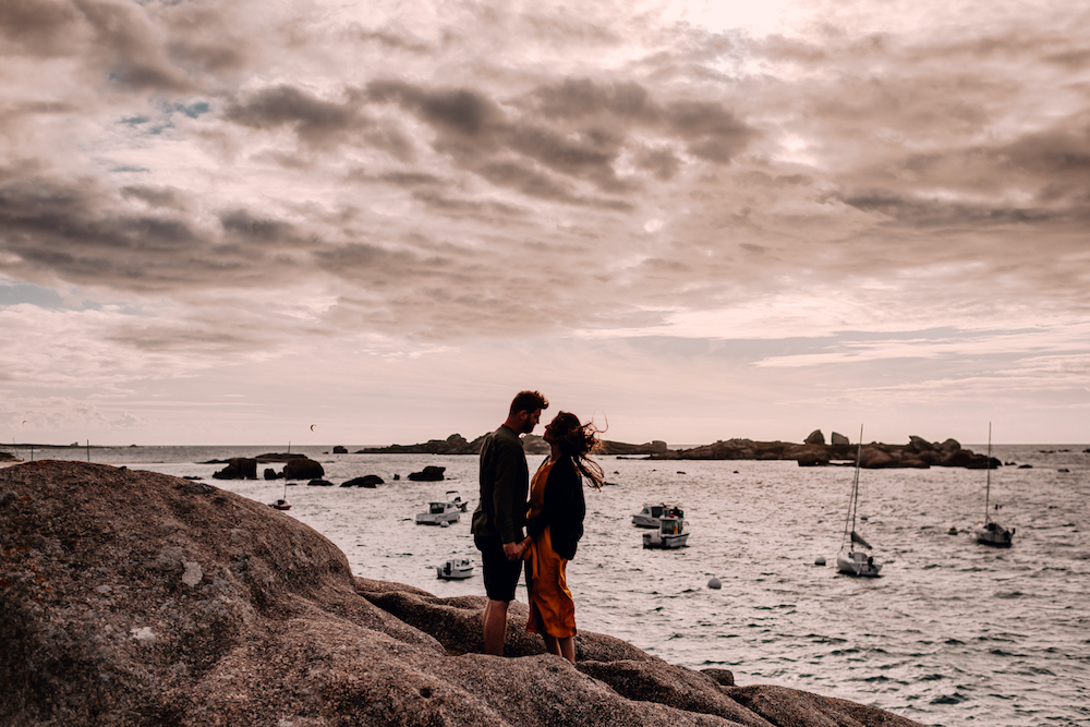 Rendez-vous sur la Côte de granit rose à Trégastel - Camille + Arthur - Blog Mariage Madame C