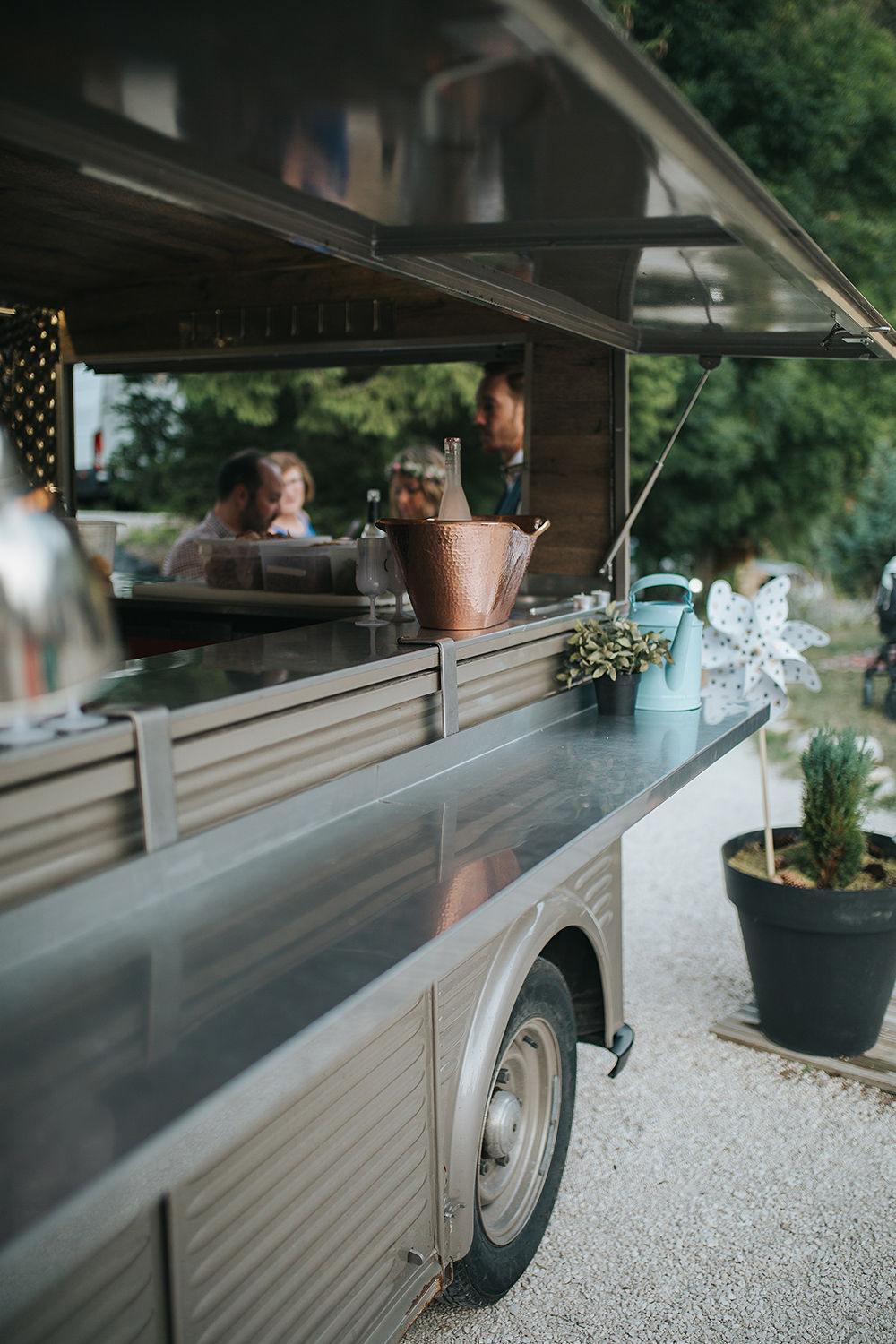 Une fête de l'amour à la Grange aux Fées - Joséphine + Léopold - Blog Mariage Madame C