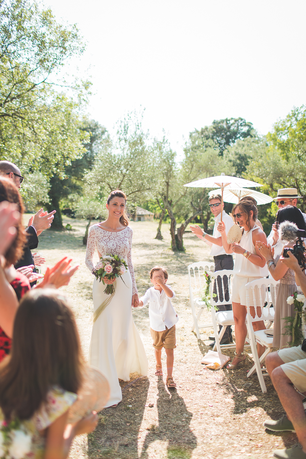 Des pieds nus au comptoir Saint-Hilaire — Virginie & Xavier - Blog Mariage Madame C