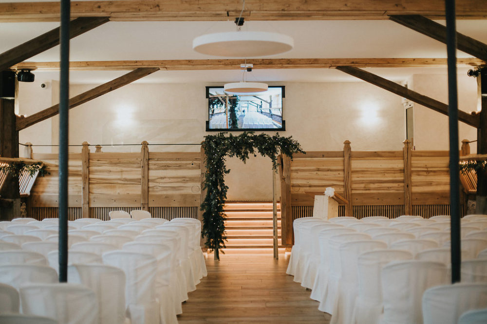 Mariage d'hiver à la Ferme de Gy - Barbara + Sébastien - Blog Mariage Madame C