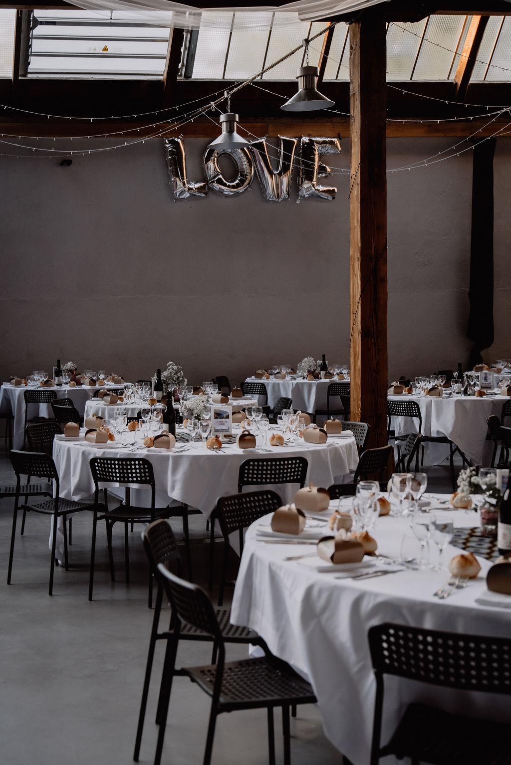 Mariage simple à la Factory - Perrine + Yannick - Blog Mariage Madame C Mariage simple à la Factory