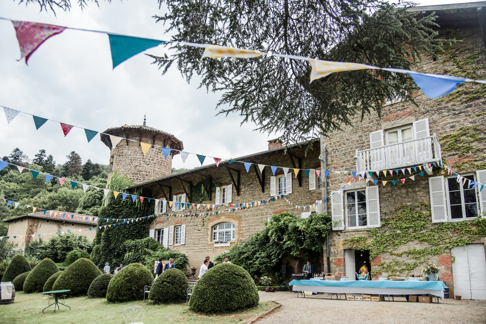 Mariage à la campagne dans les Mont Lyonnais - Nat + Jo - Blog Mariage Madame C Mariage à la campagne dans les Mont Lyonnais - Nat + Jo - Blog Mariage Madame C