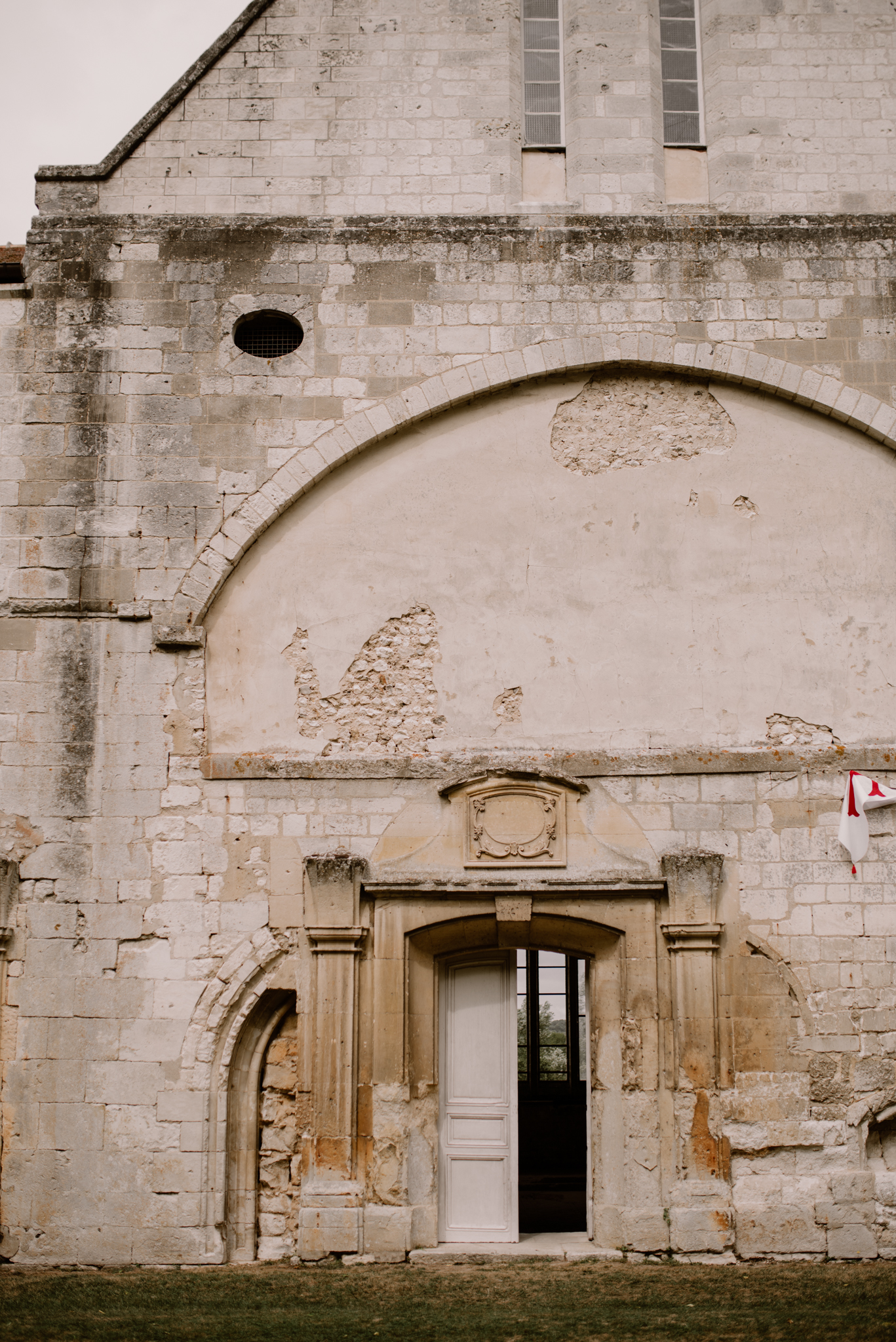 Mariage à l'Abbaye de Bonport - Marie + Geoffroy - Blog Mariage Madame C