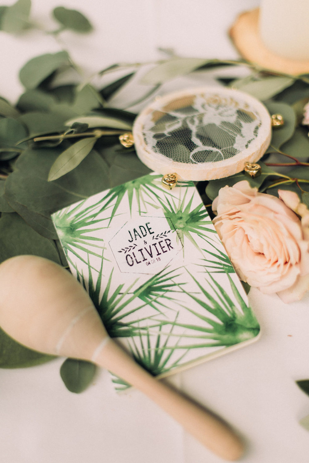 Mariage tropicool sur une péniche parisienne - Jade + Olivier - Blog Mariage Madame C
