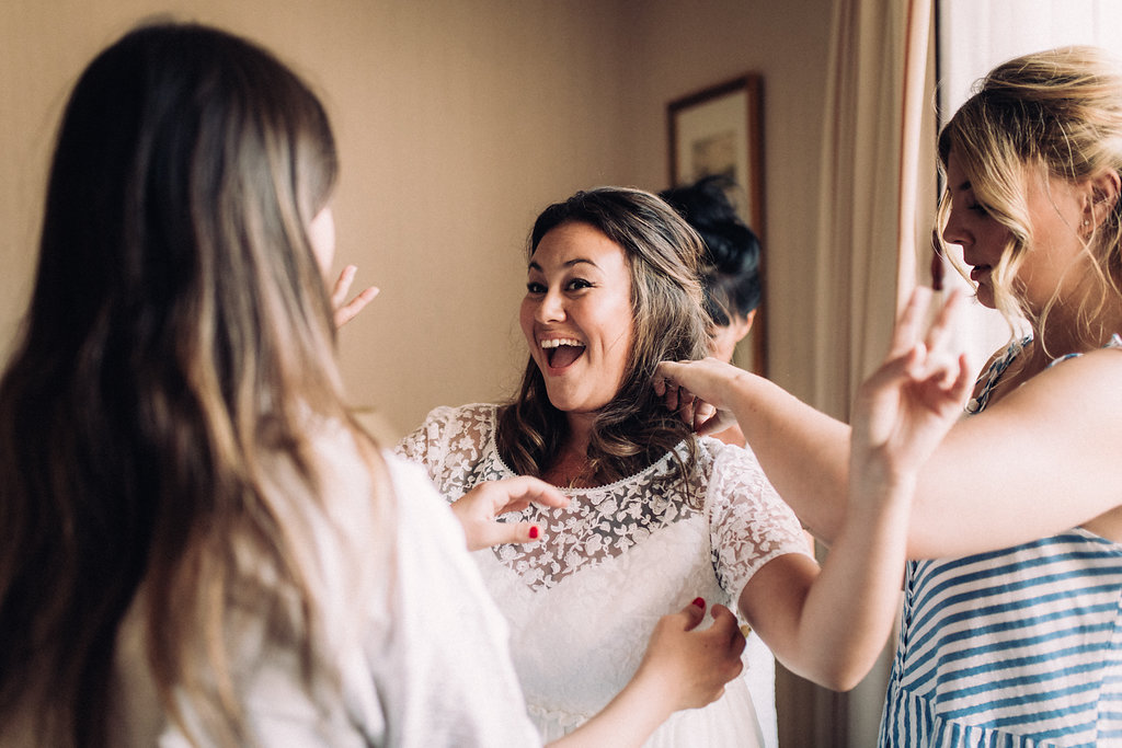 Mariage tropicool sur une péniche parisienne - Jade + Olivier - Blog Mariage Madame C