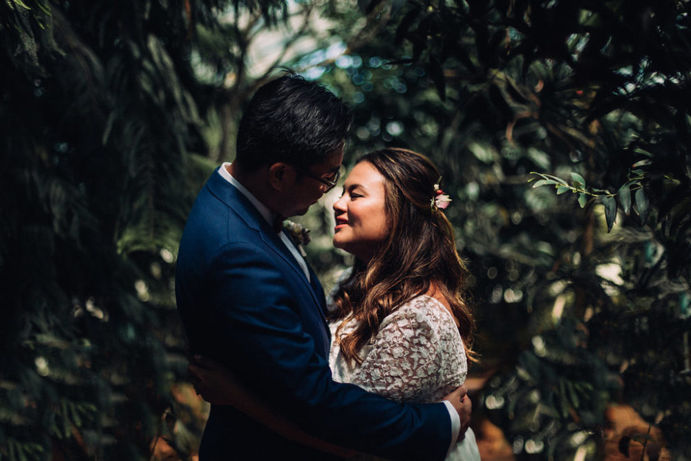 Mariage tropicool sur une péniche parisienne - Jade + Olivier - Blog Mariage Madame C