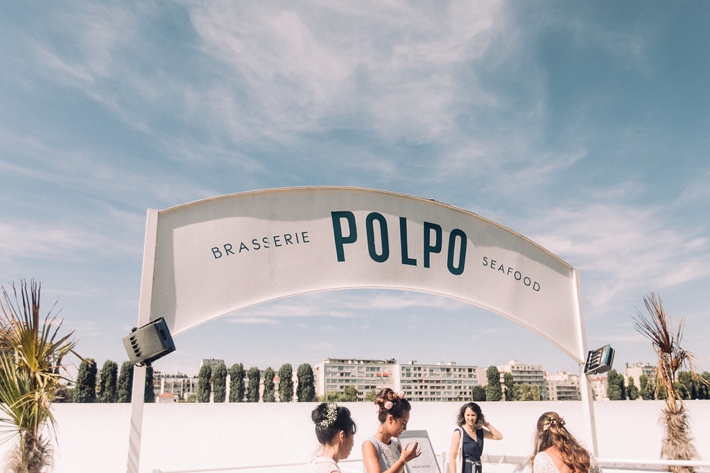 Mariage tropicool sur une péniche parisienne - Jade + Olivier - Blog Mariage Madame C