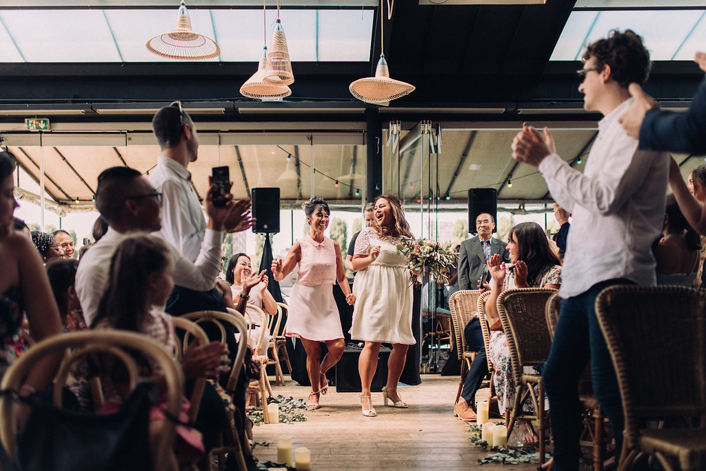 Mariage tropicool sur une péniche parisienne - Jade + Olivier - Blog Mariage Madame C