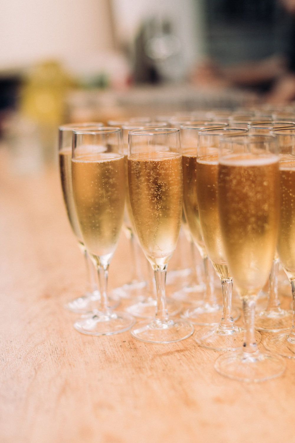 Mariage tropicool sur une péniche parisienne - Jade + Olivier - Blog Mariage Madame C