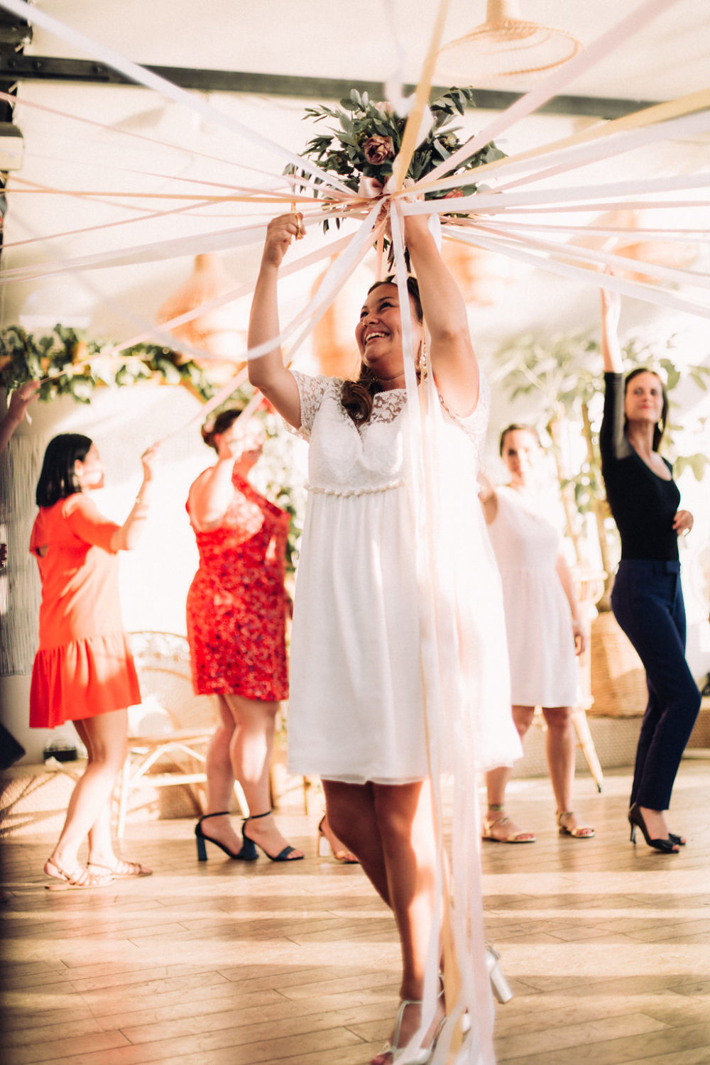 Mariage tropicool sur une péniche parisienne - Jade + Olivier - Blog Mariage Madame C