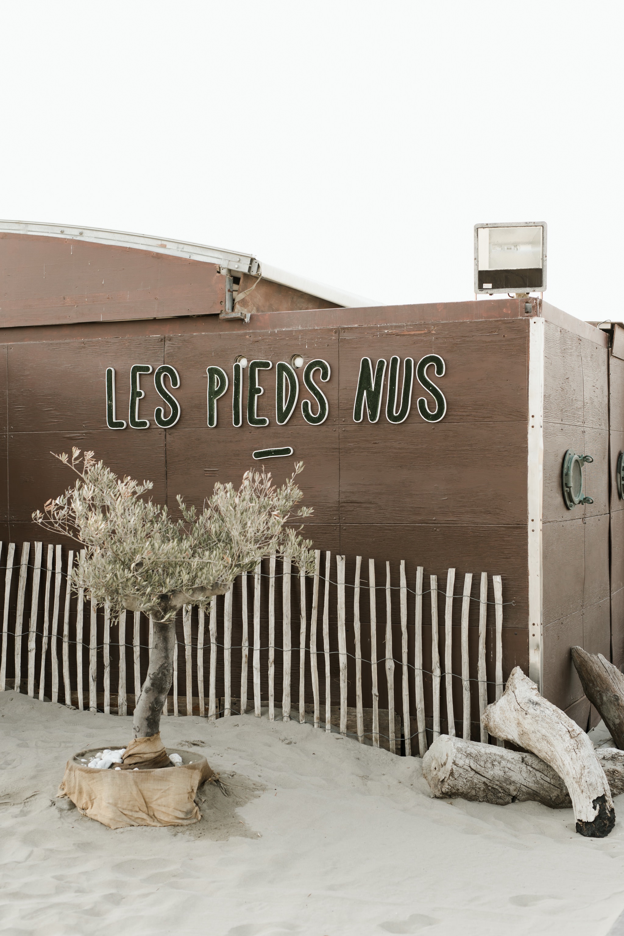 Mariage sur la plage en Camargue - Fanny + Benjamin - Blog Mariage Madame C