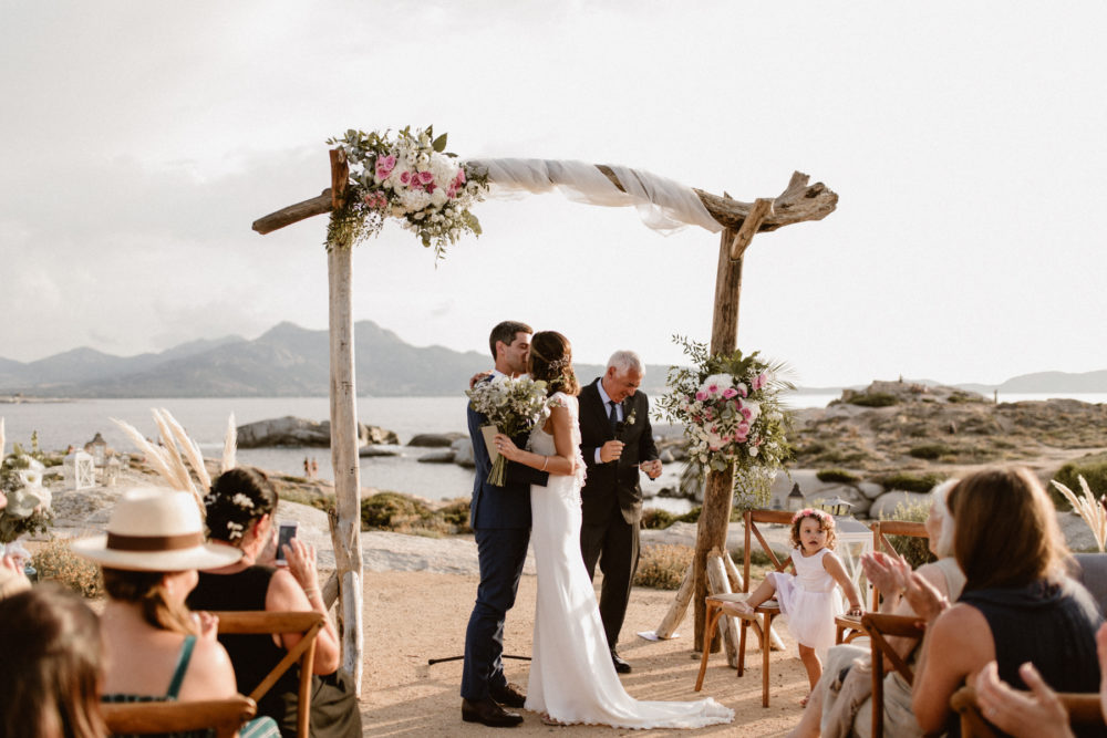 Un mariage en Corse au Rocher - Audrey + Benjamin - Blog Mariage Madame C