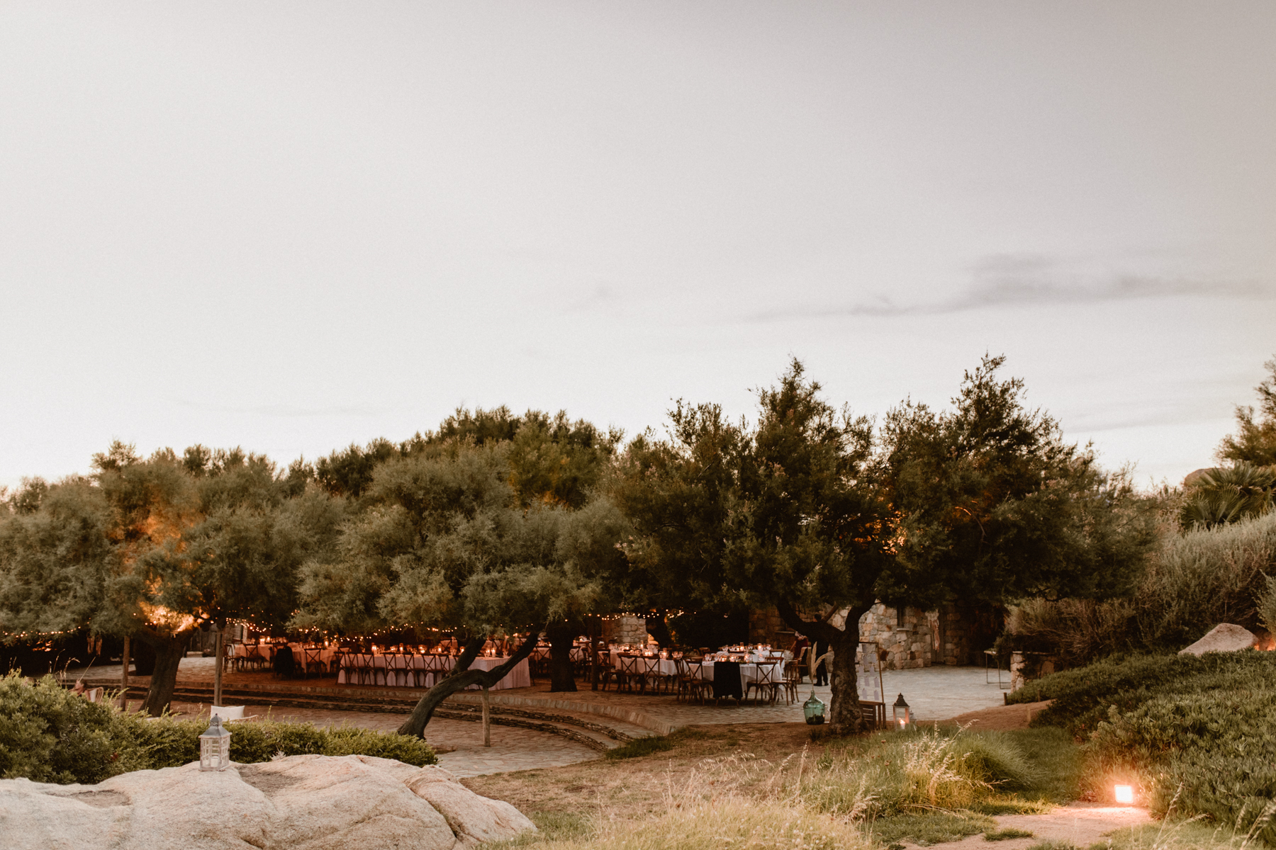 Un mariage en Corse au Rocher - Audrey + Benjamin - Blog Mariage Madame C